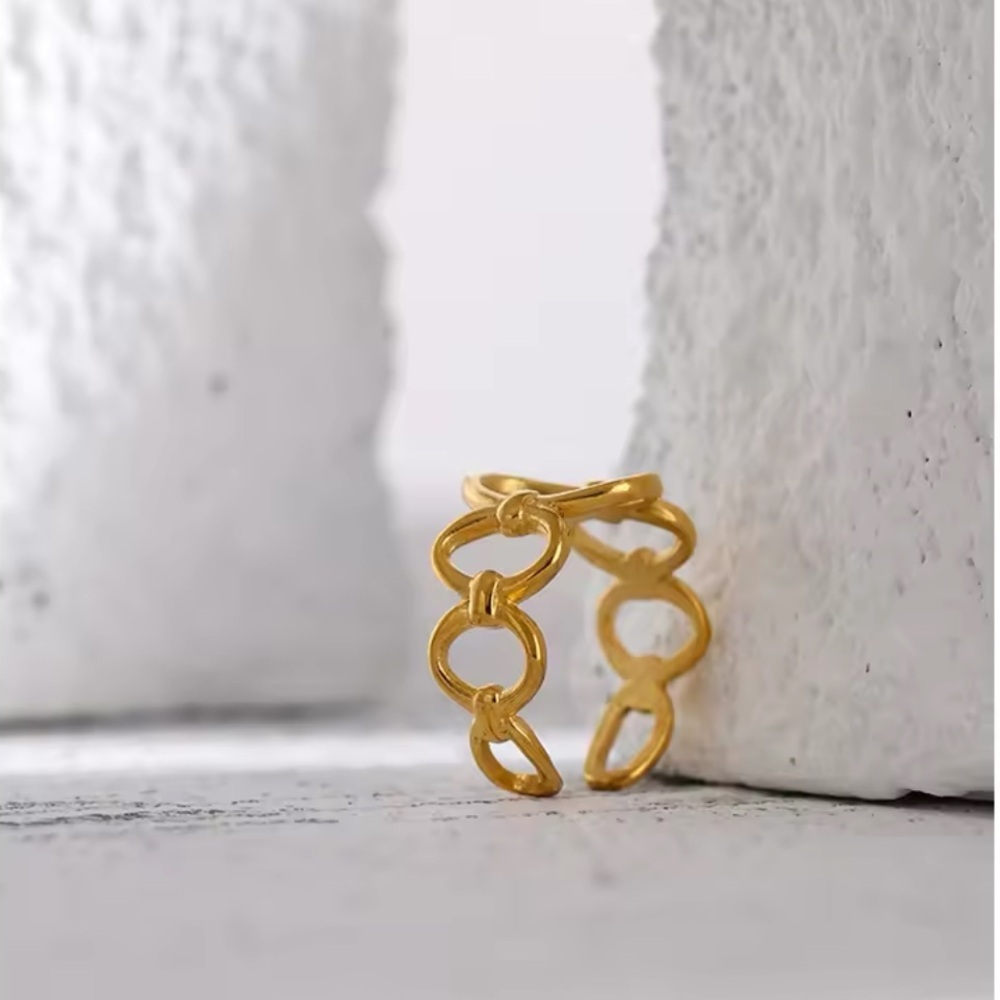 Fashion Ring Stainless Steel Gold Plated 18k Size 6 adjustable to size 7 New
